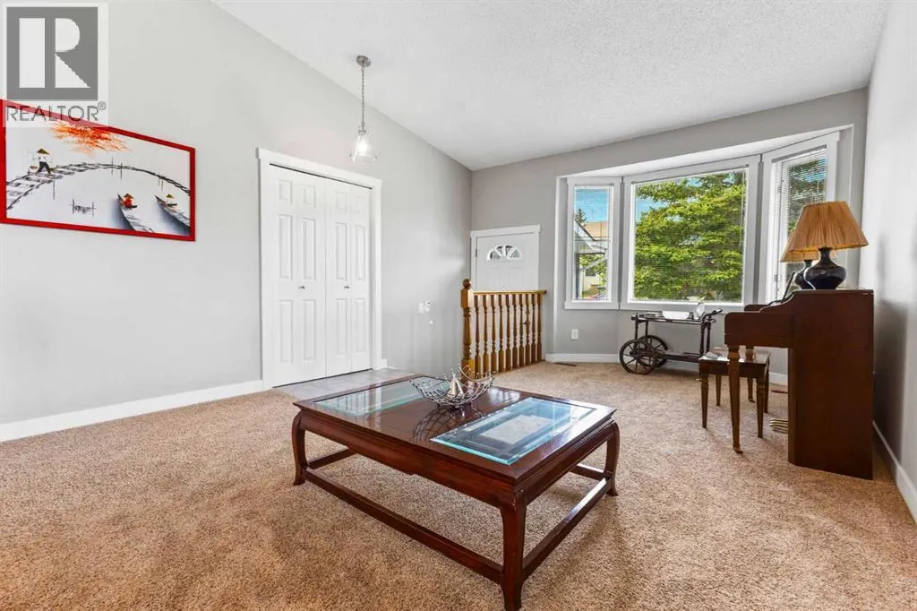 111 Edgebyne Crescent NW