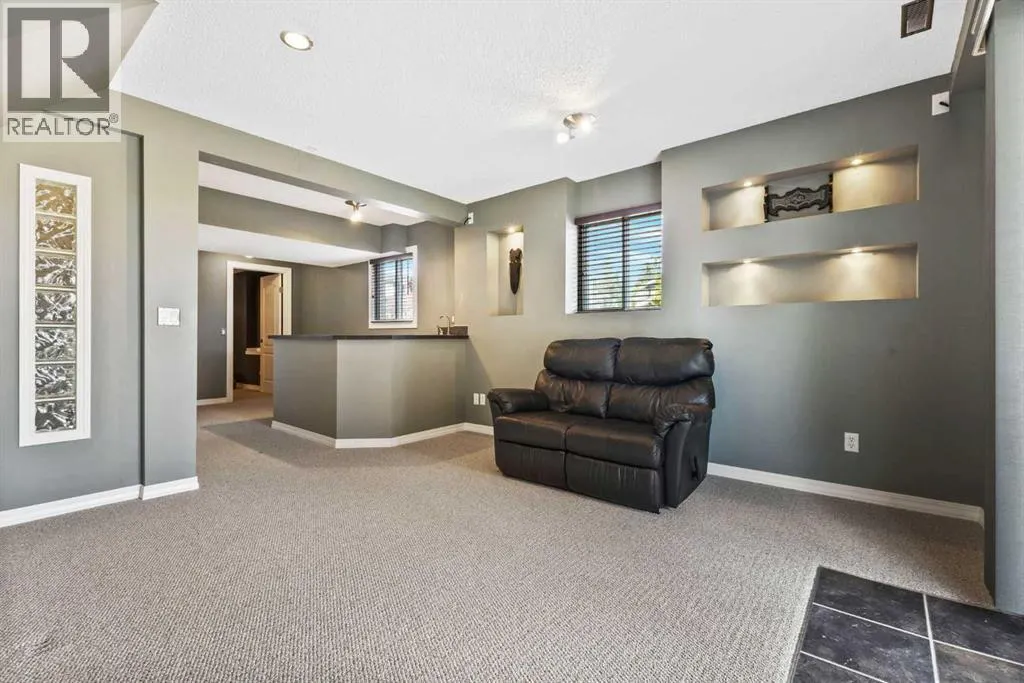 111 Edgebyne Crescent NW