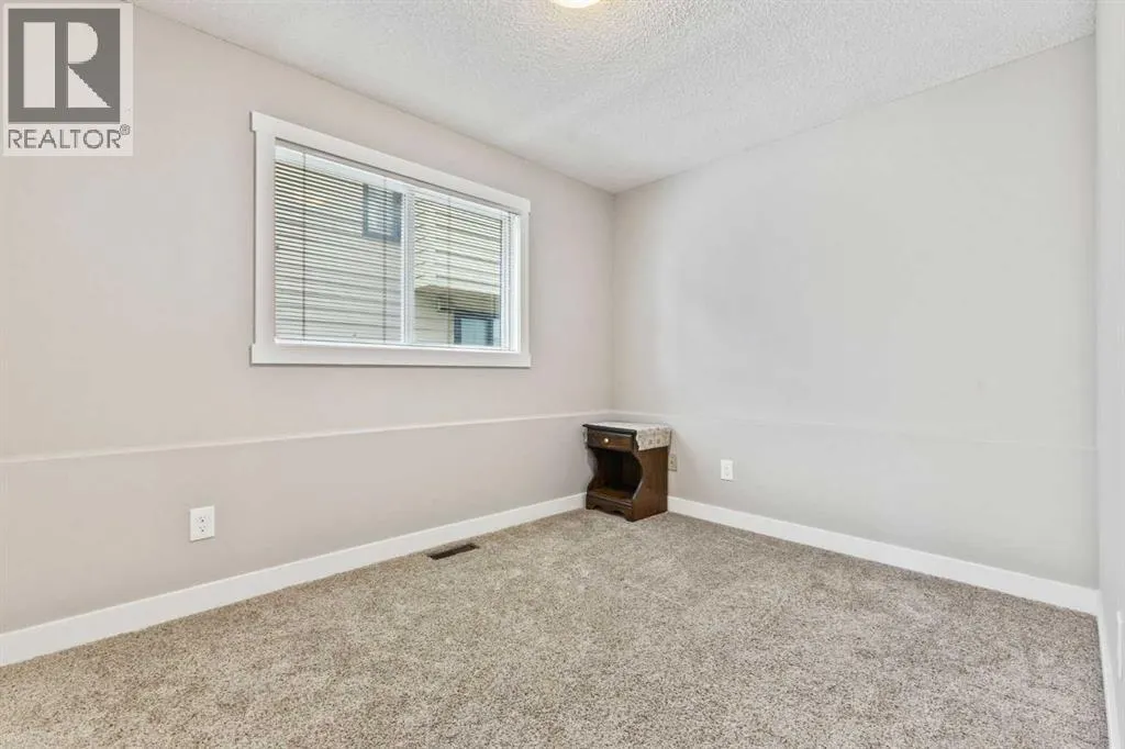 111 Edgebyne Crescent NW