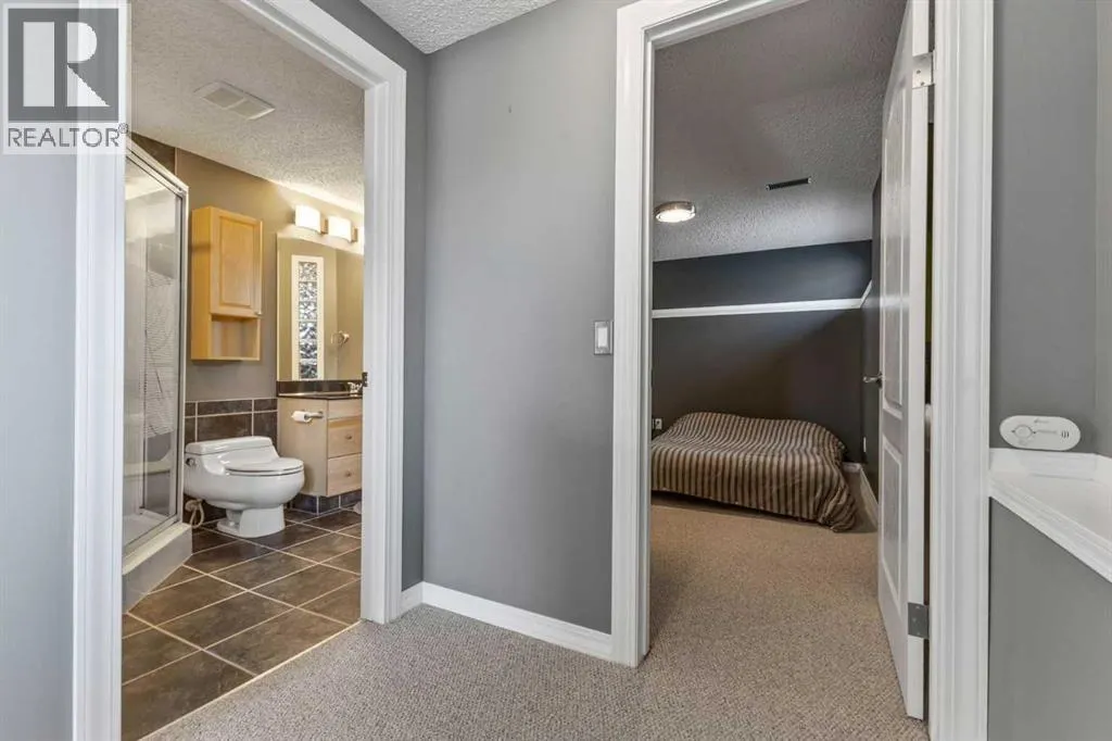 111 Edgebyne Crescent NW