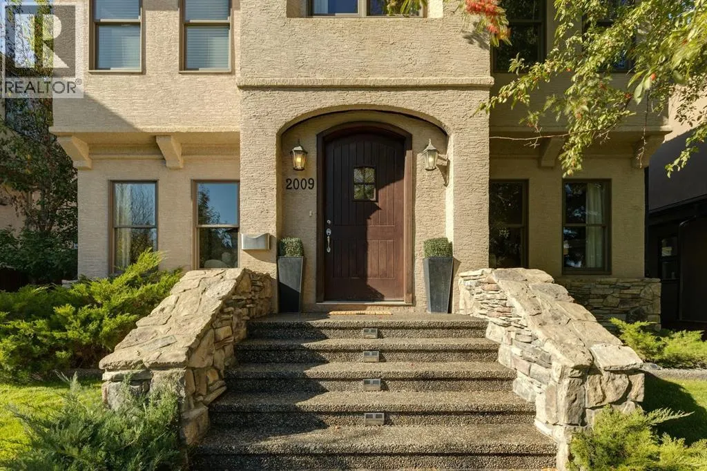 2009 32 Street SW