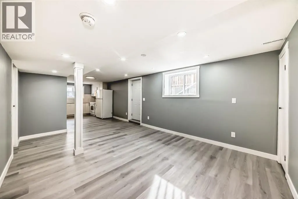 19 Rundlelawn Court NE
