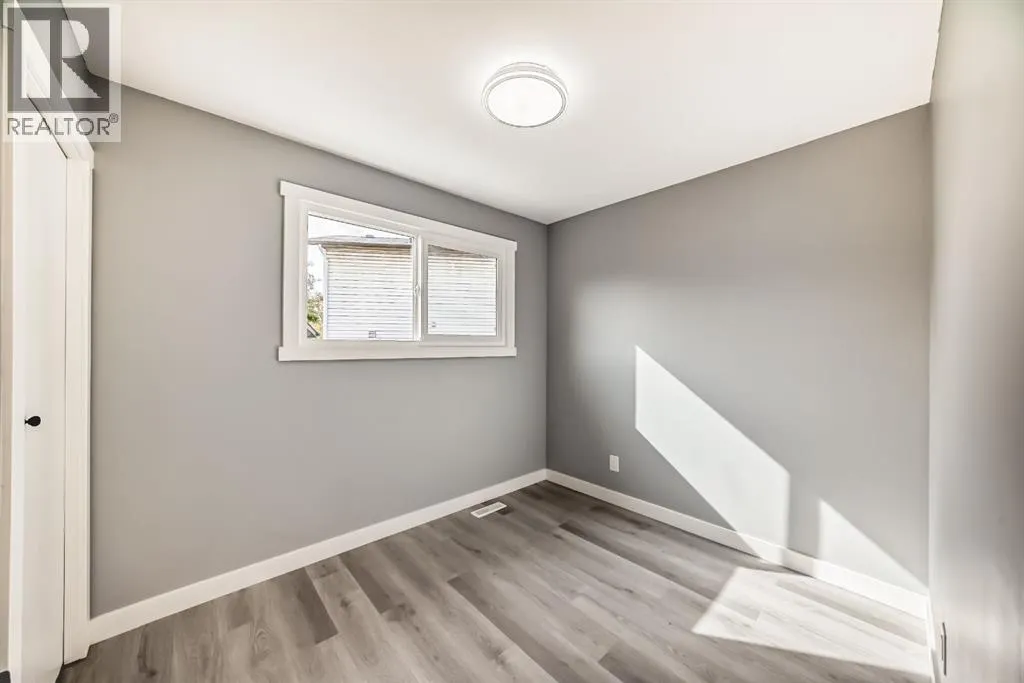 19 Rundlelawn Court NE