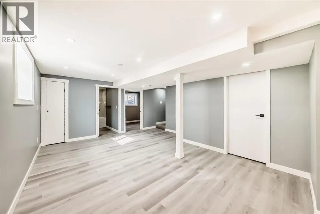 19 Rundlelawn Court NE