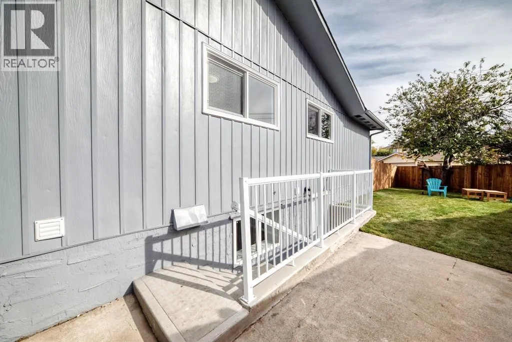 19 Rundlelawn Court NE