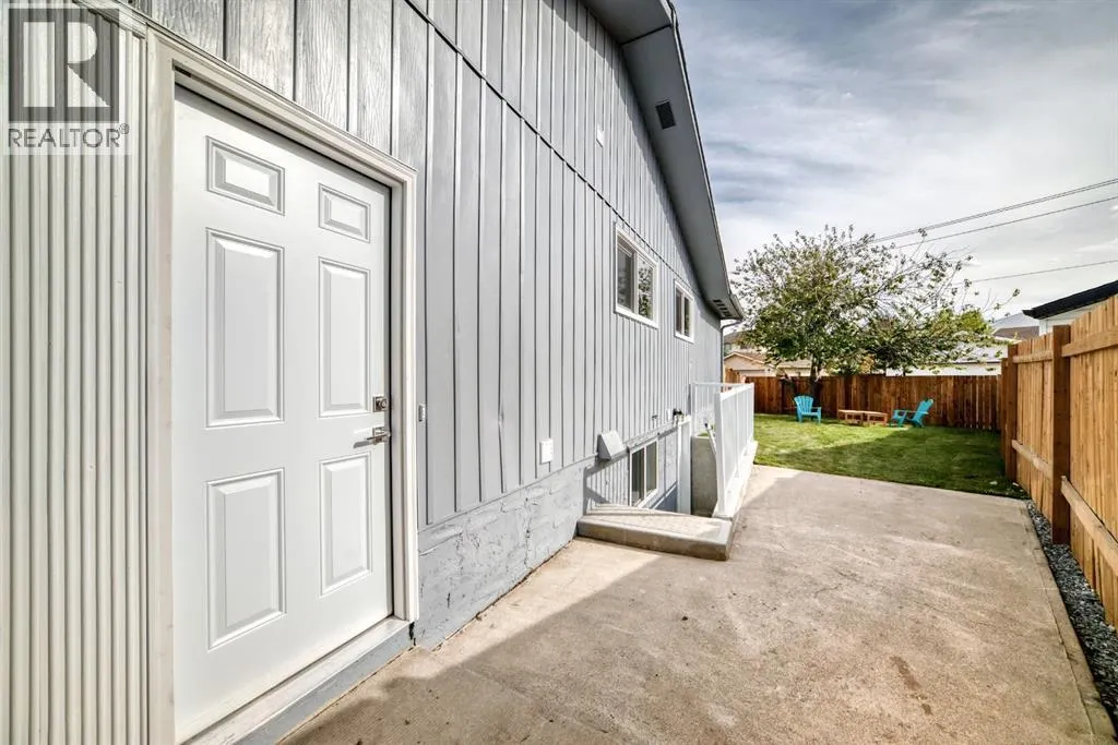 19 Rundlelawn Court NE