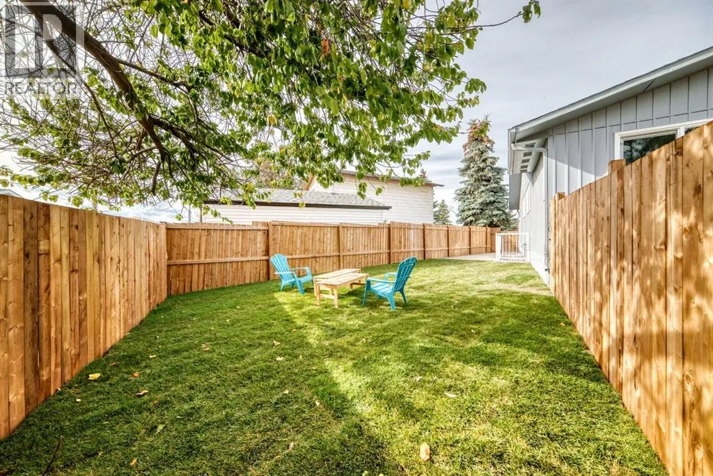 19 Rundlelawn Court NE