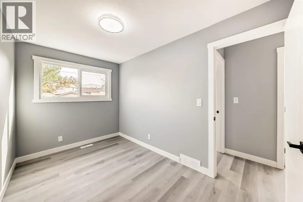 19 Rundlelawn Court NE
