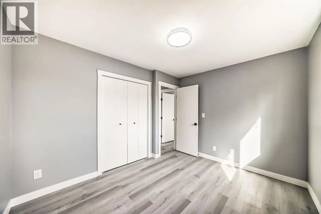 19 Rundlelawn Court NE