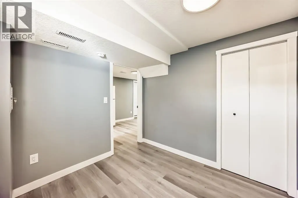 19 Rundlelawn Court NE