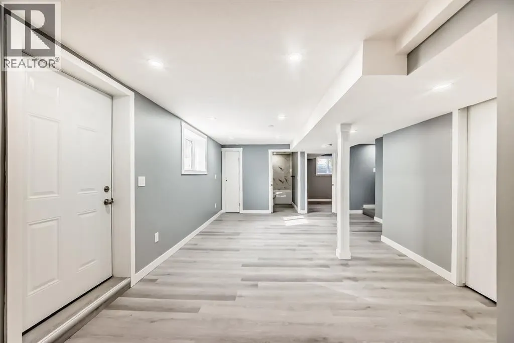 19 Rundlelawn Court NE