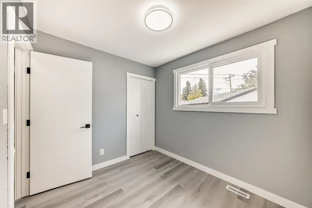 19 Rundlelawn Court NE