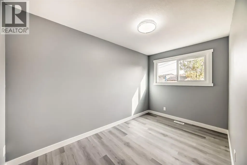 19 Rundlelawn Court NE