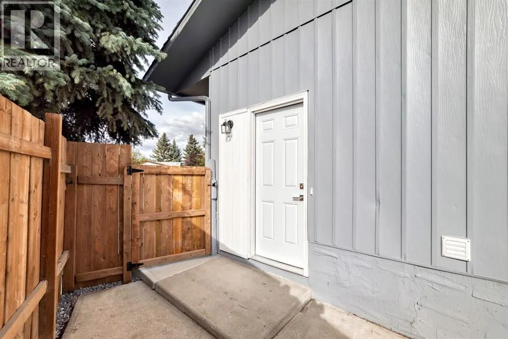 19 Rundlelawn Court NE