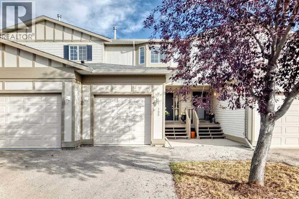 702, 720 Willowbrook Road NW