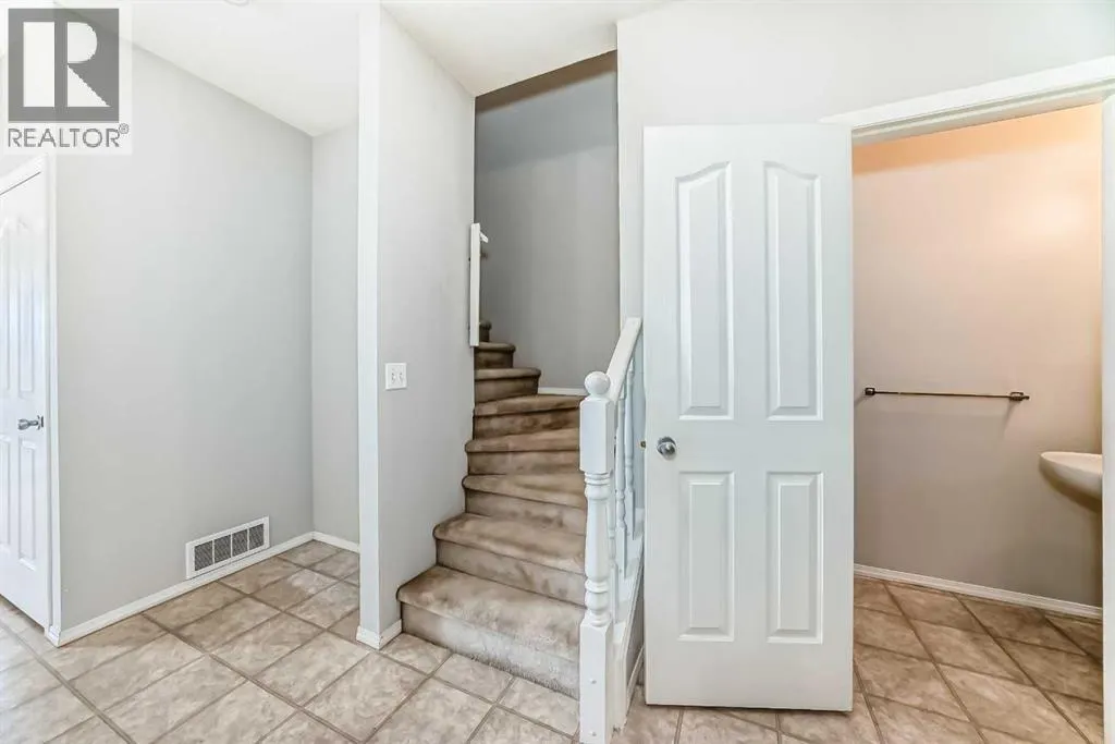 702, 720 Willowbrook Road NW