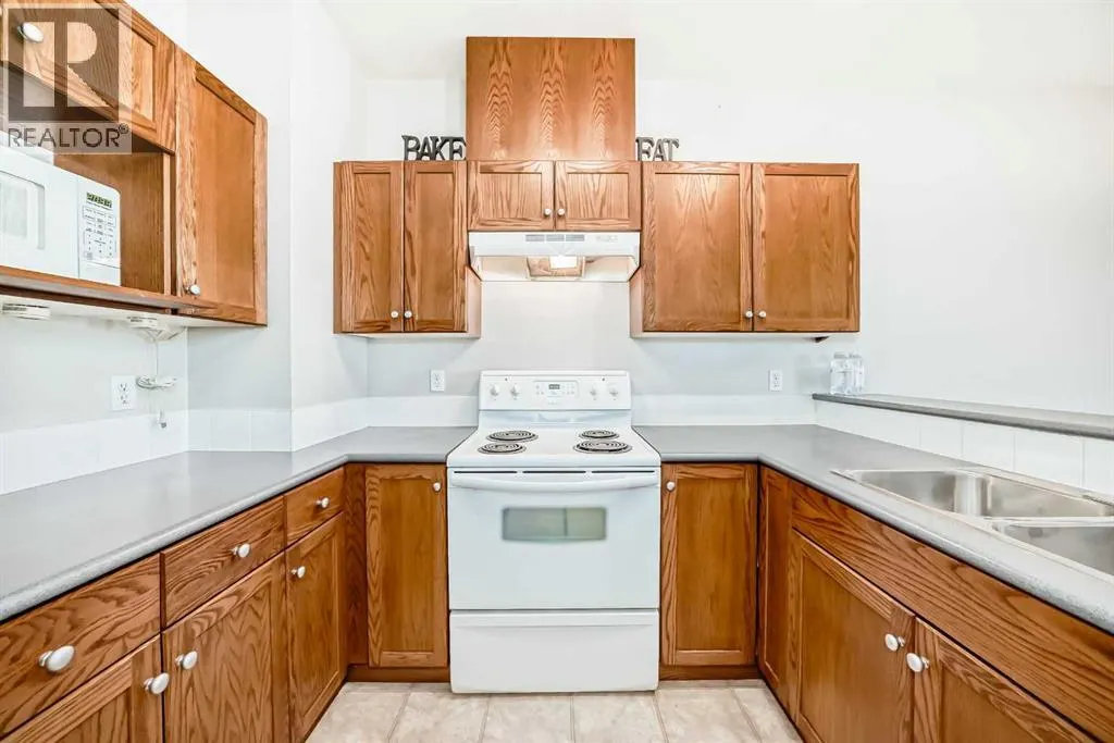 702, 720 Willowbrook Road NW