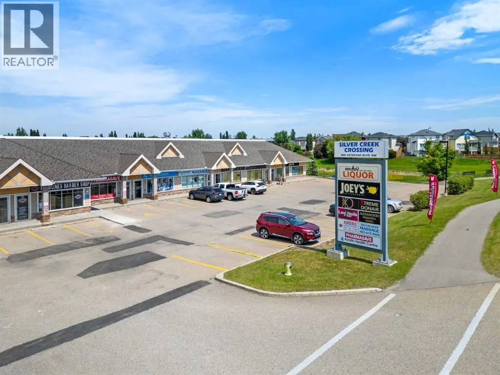702, 720 Willowbrook Road NW
