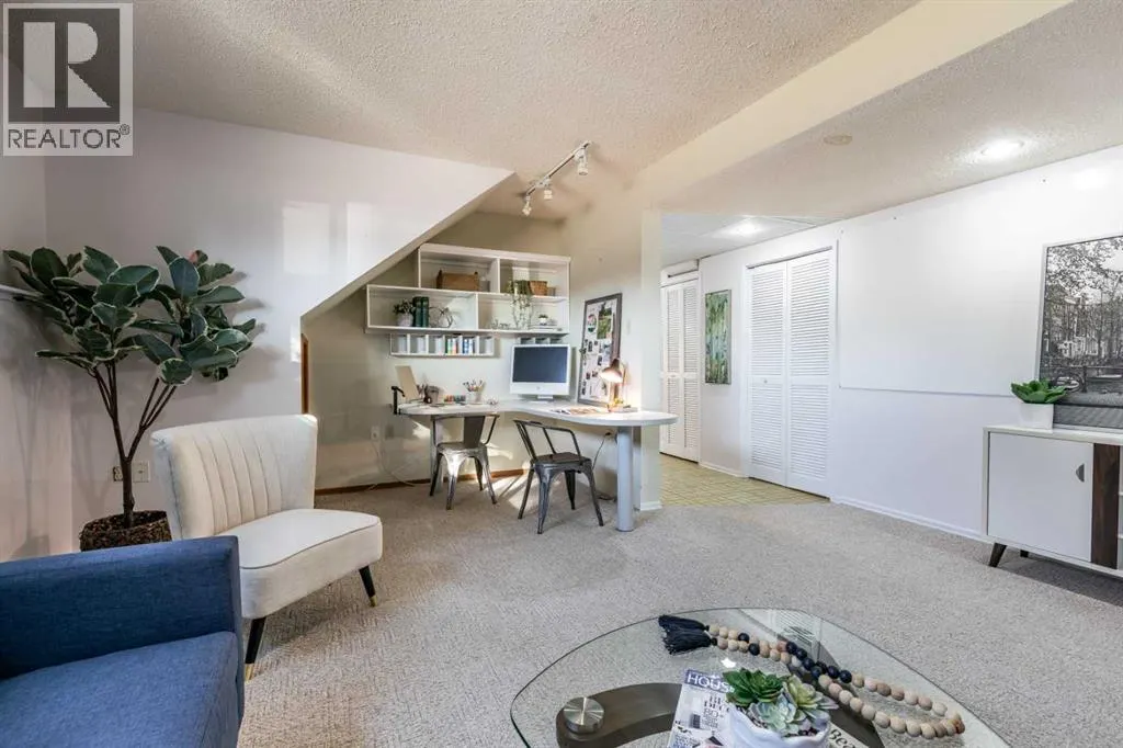14 Rossdale Way SE