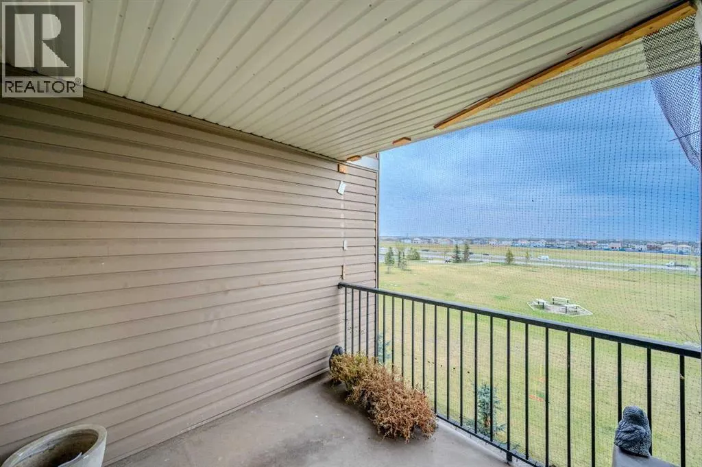 309, 355 TARALAKE Way NE