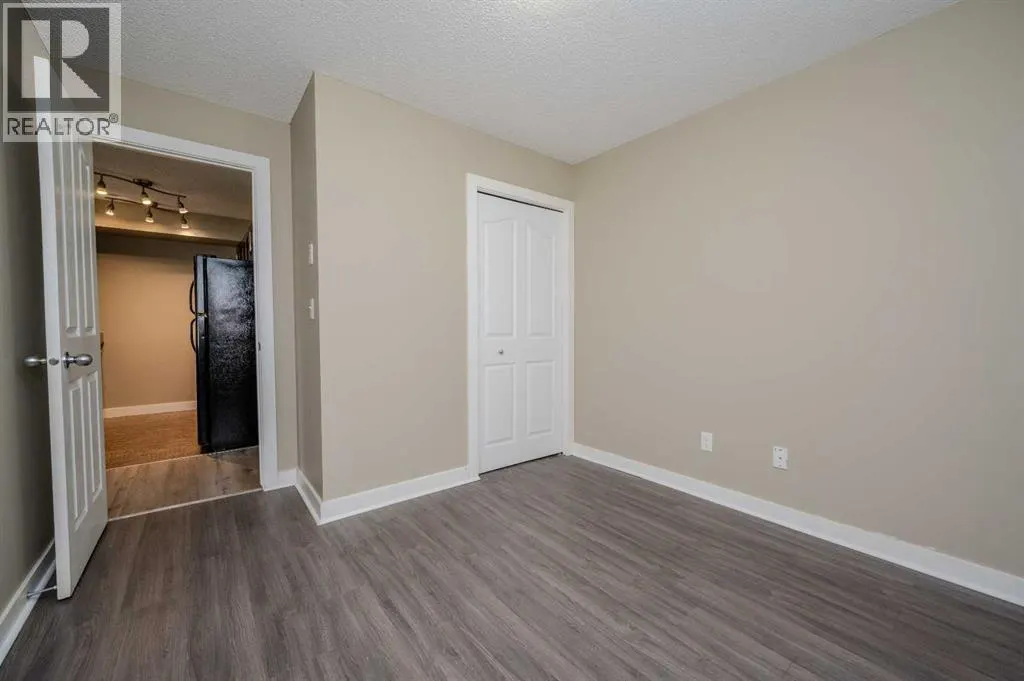 309, 355 TARALAKE Way NE