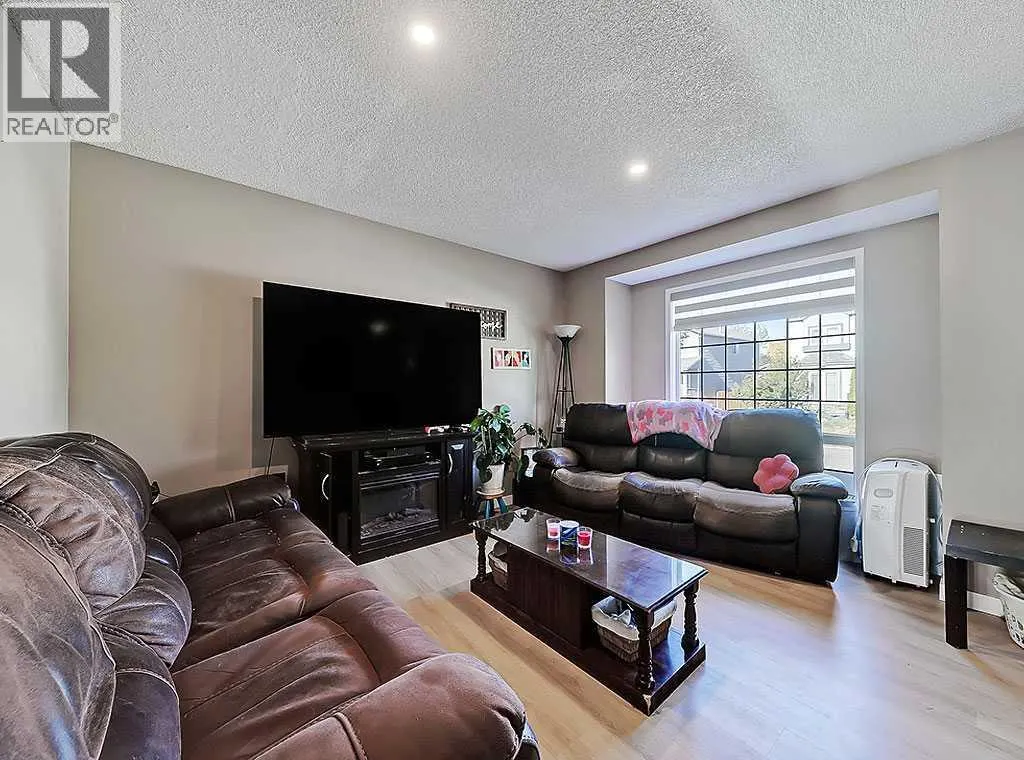 292 Coventry Close NE