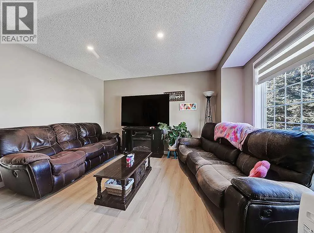 292 Coventry Close NE