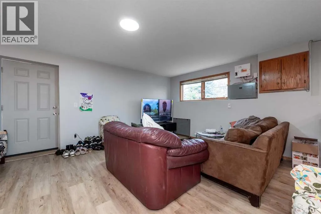 47 Hawkstone Drive NW