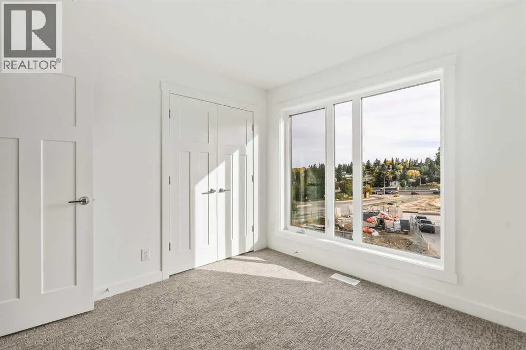 2509 Sovereign Crescent SW