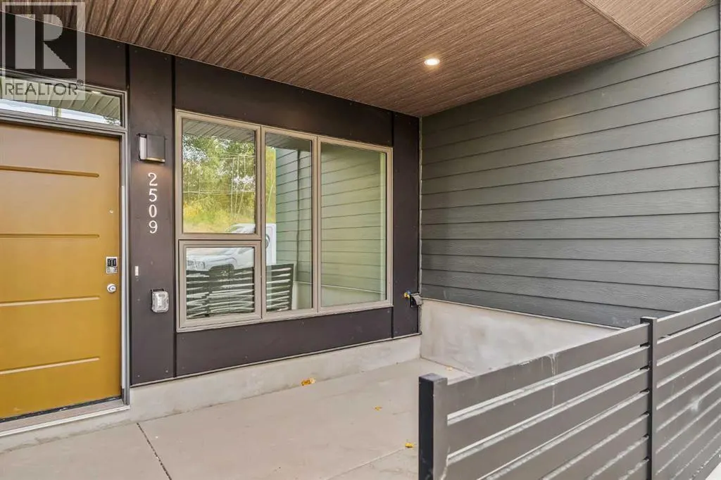 2509 Sovereign Crescent SW