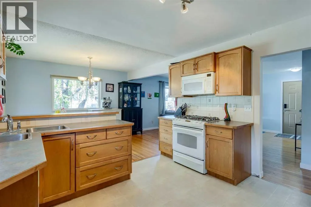 114 Hallbrook Drive SW
