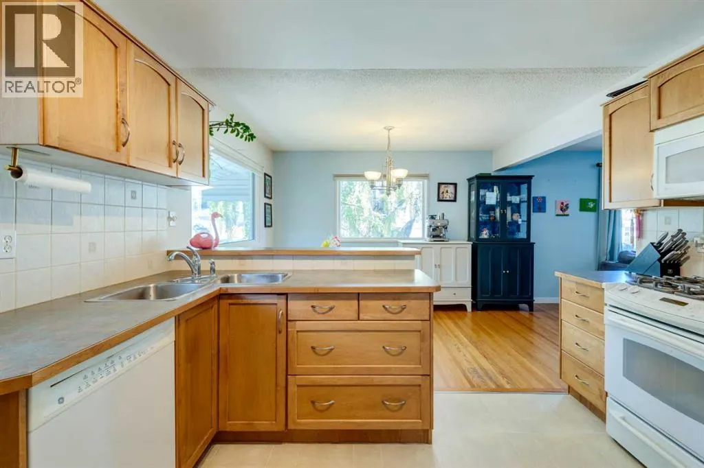 114 Hallbrook Drive SW