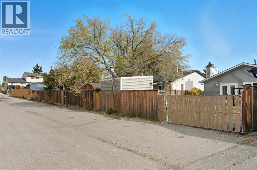 108 Falchurch Crescent NE