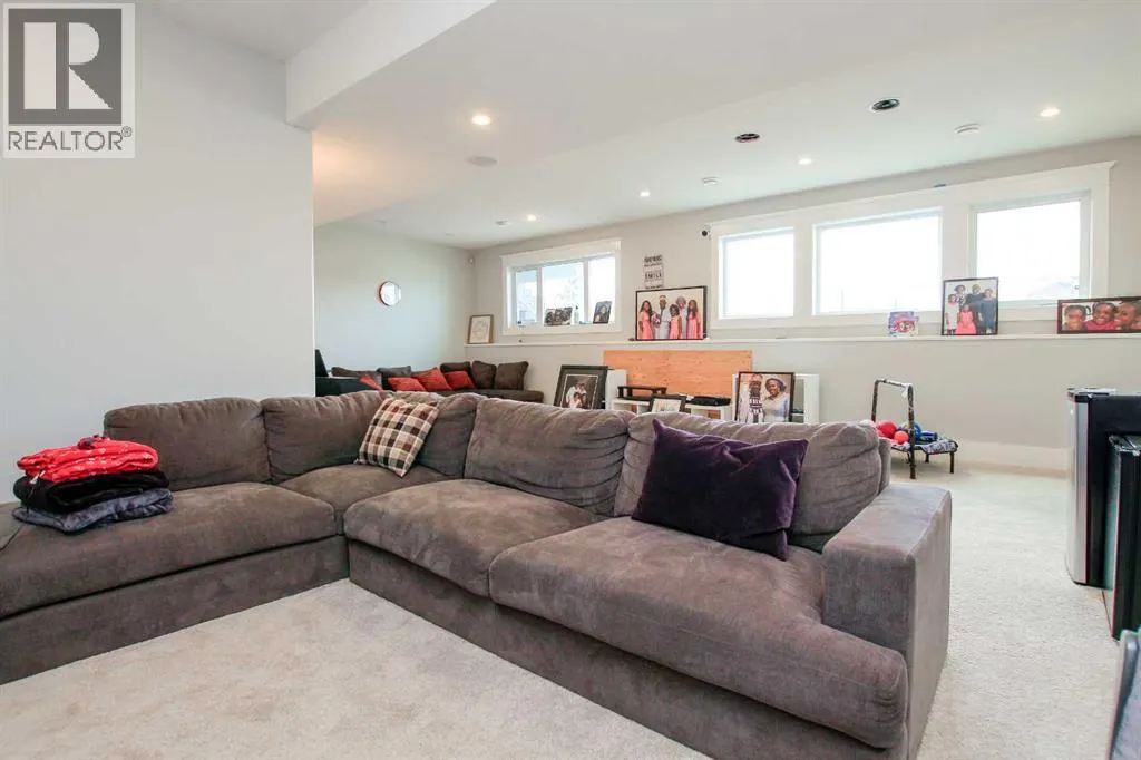 6 Grove Close