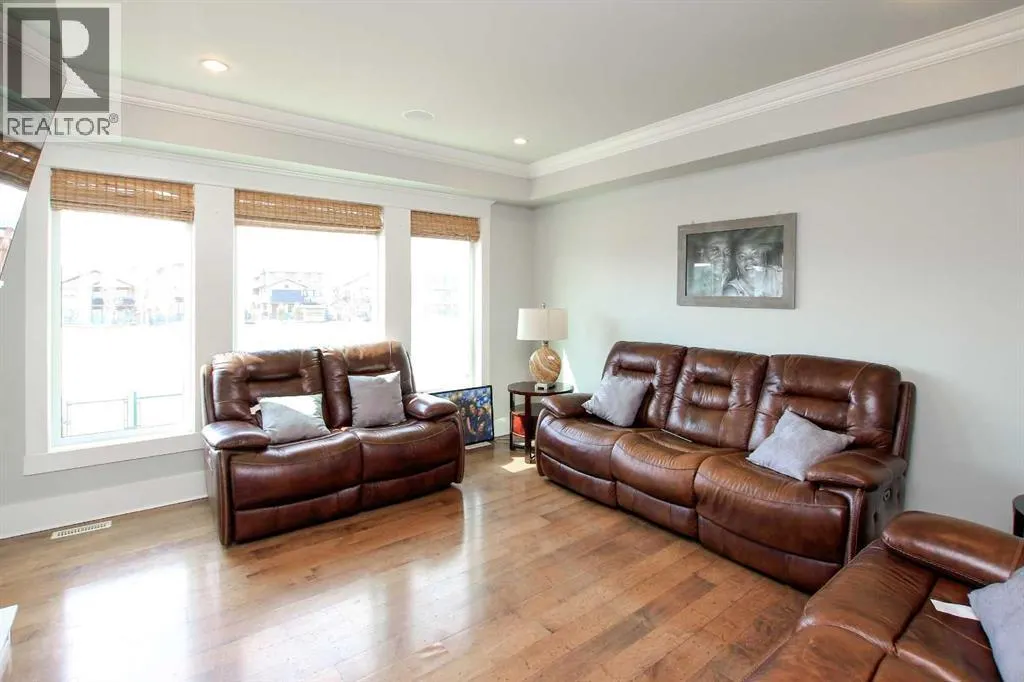 6 Grove Close