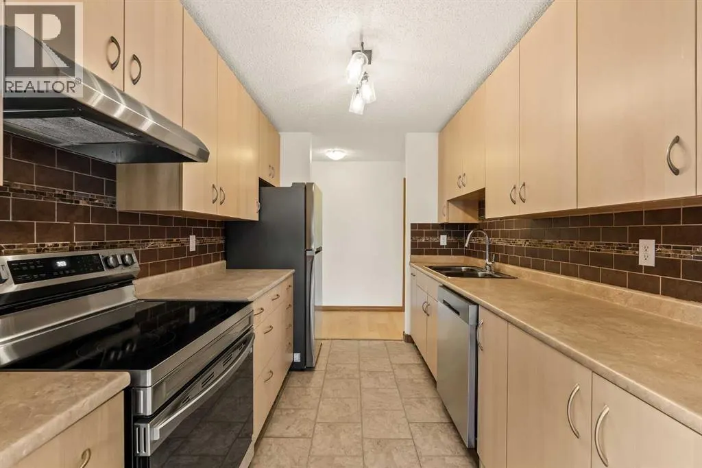 3302, 80 Glamis Drive SW