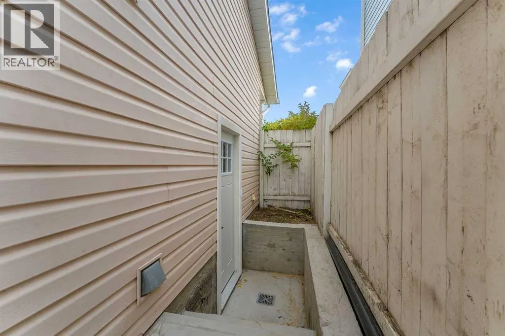 25 San Diego Way NE