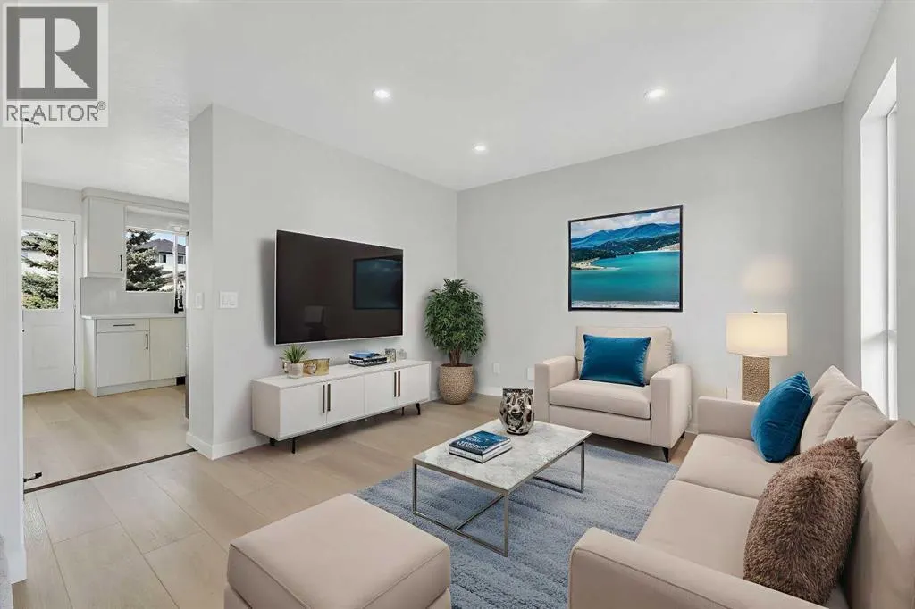 25 San Diego Way NE