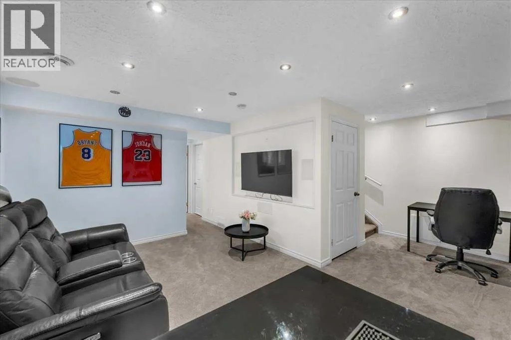 35 Tuscany Ridge Terrace NW