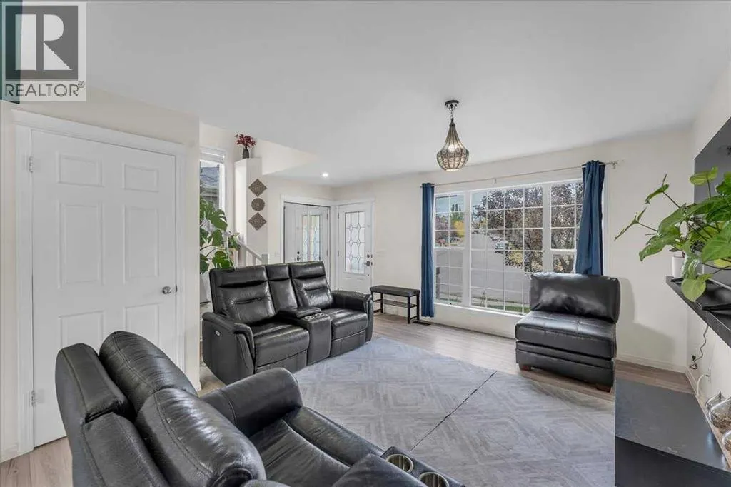 35 Tuscany Ridge Terrace NW