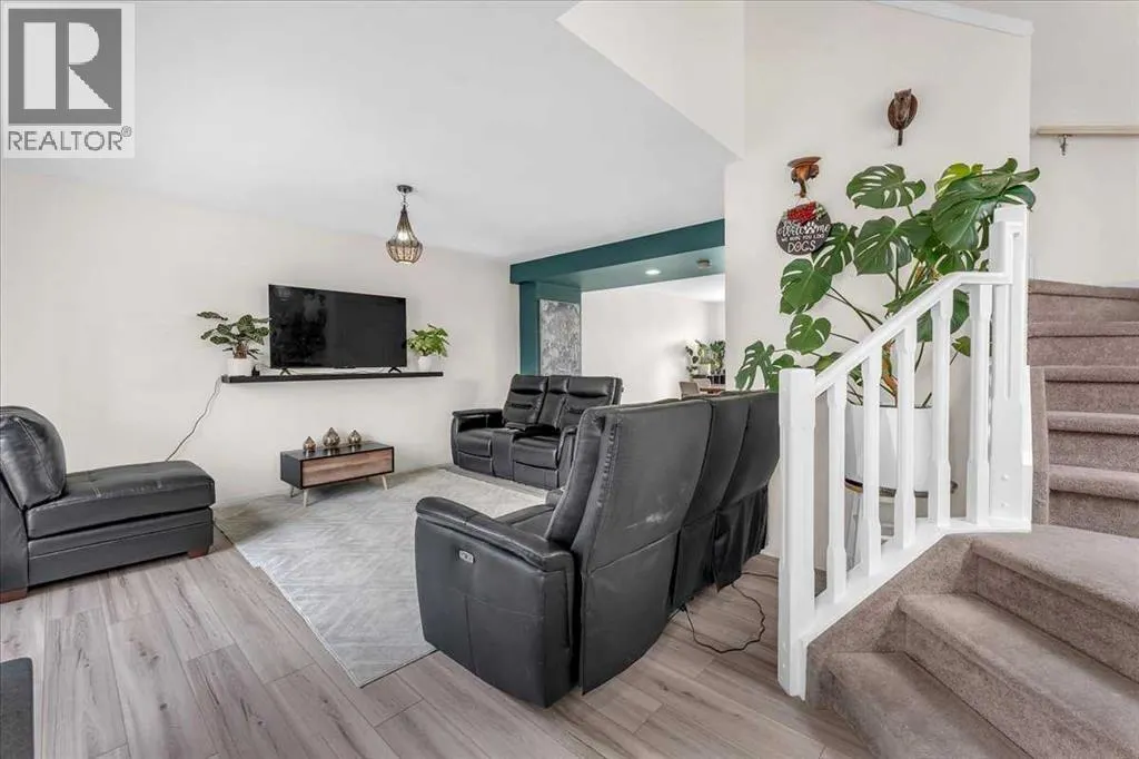 35 Tuscany Ridge Terrace NW