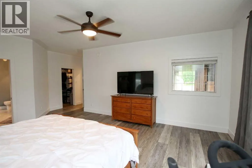 201, 1236 Township Road 384