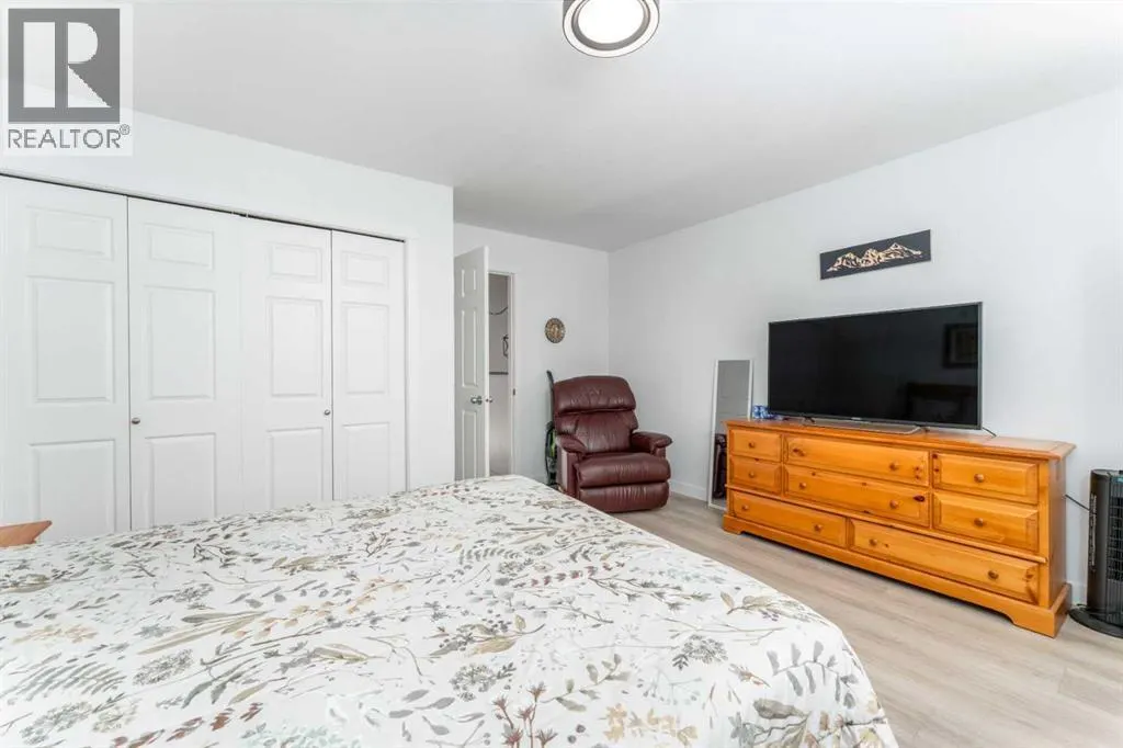 205, 112 Kananaskis Way