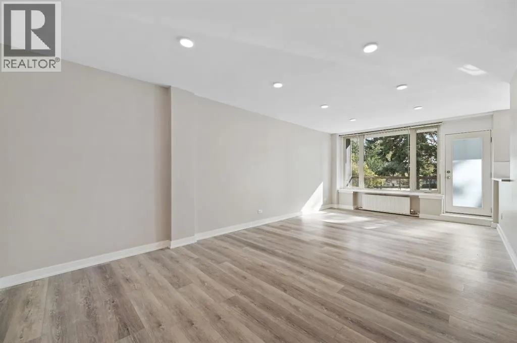 202, 3316 Rideau Place SW