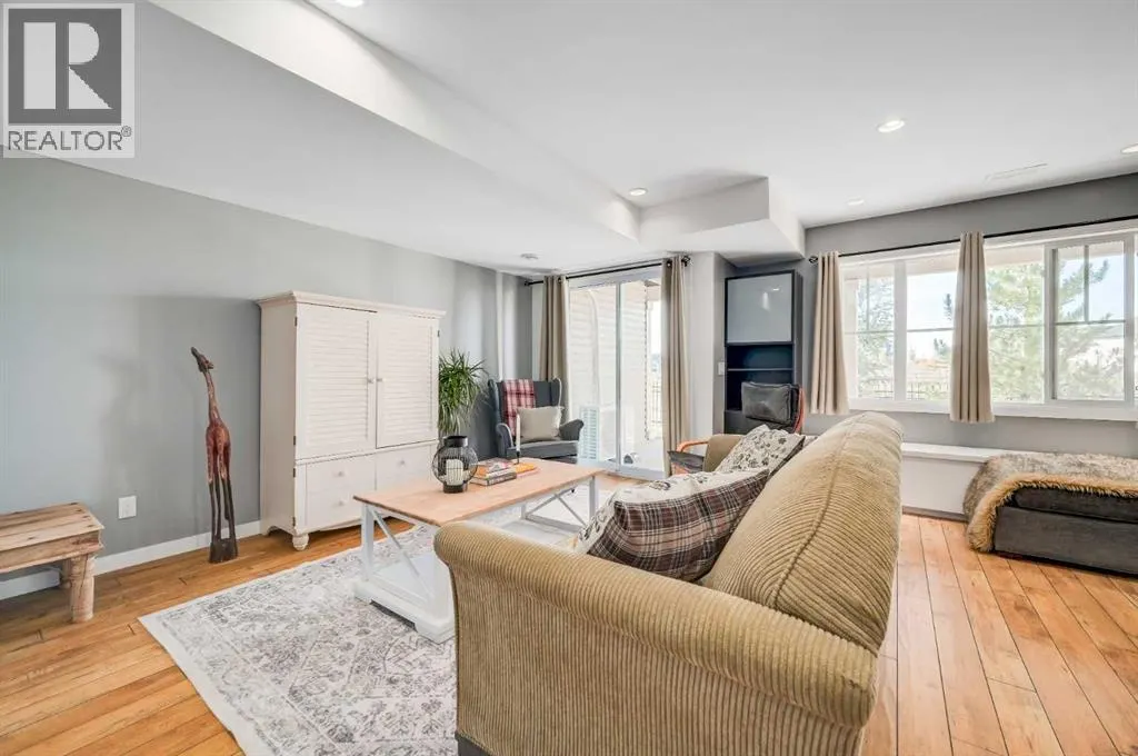 52, 351 Monteith Drive SE