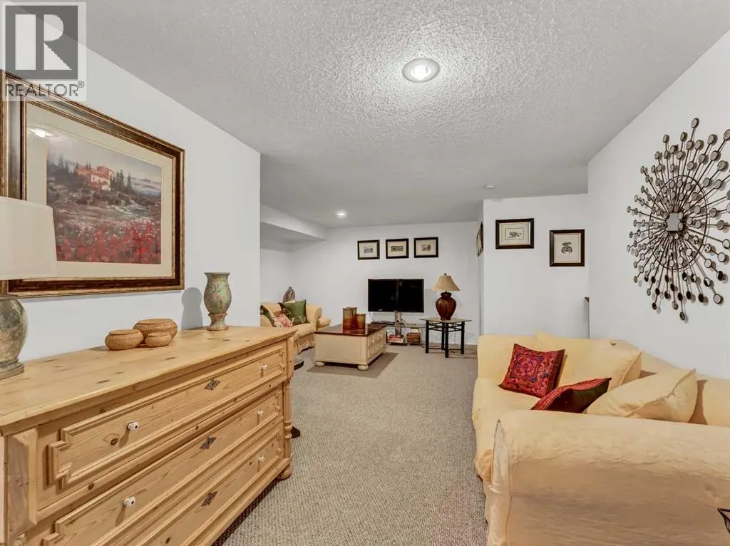 403, 165 South Ridge Drive SE
