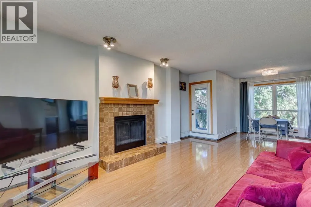 121, 860 Midridge Drive SE