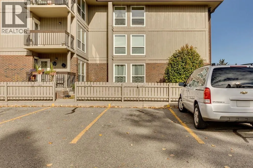 121, 860 Midridge Drive SE
