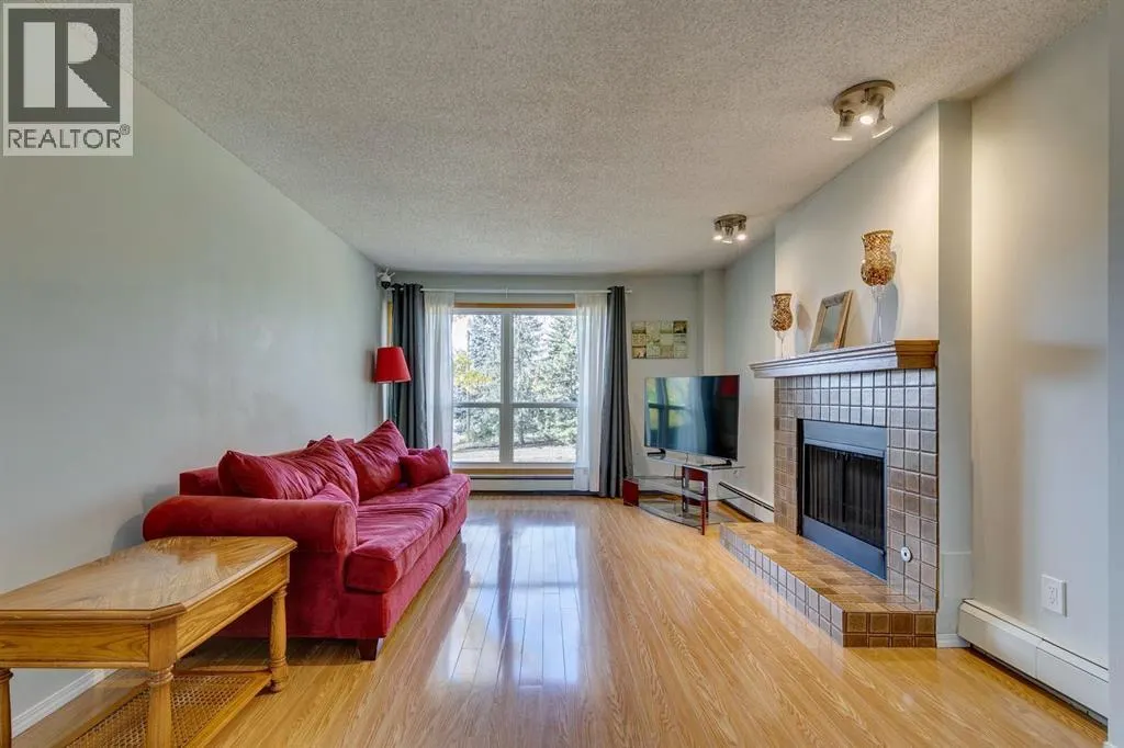 121, 860 Midridge Drive SE