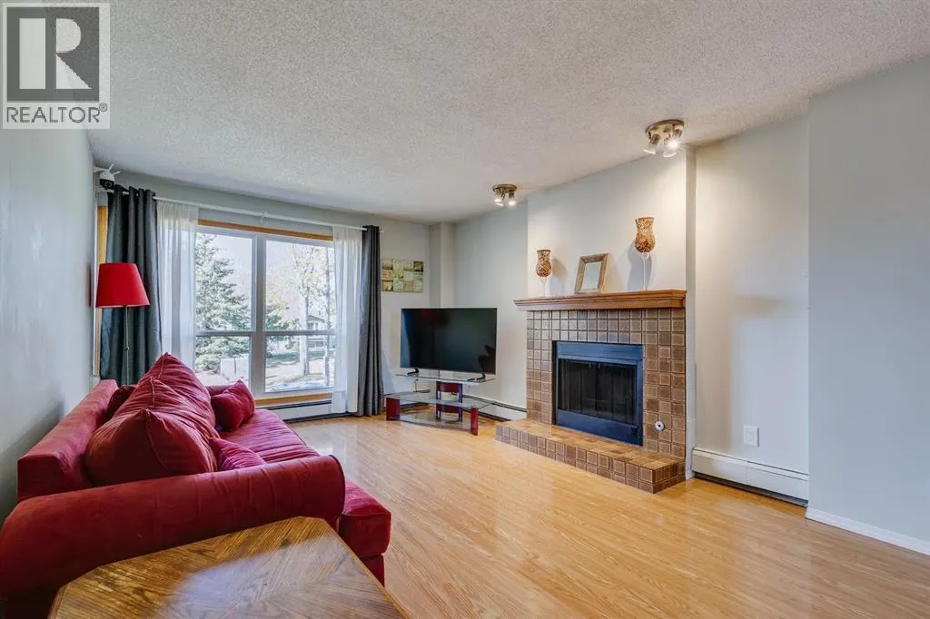 121, 860 Midridge Drive SE